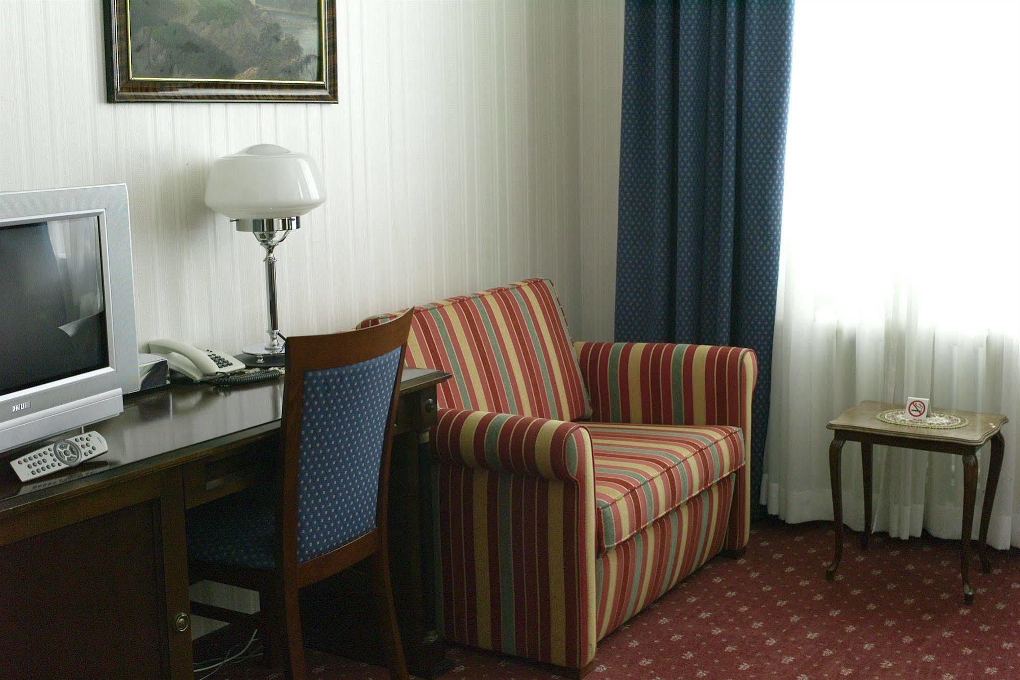 Urban Rathaus - Self Check-in 4* Viena